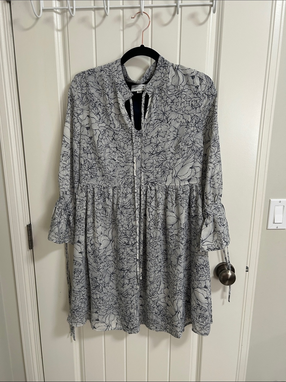 Molly Bracken White and Navy Floral Tie-Neck Babydoll Midi Dress